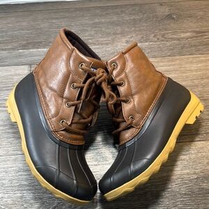 Sperry Boots kids size 4 (s41)
